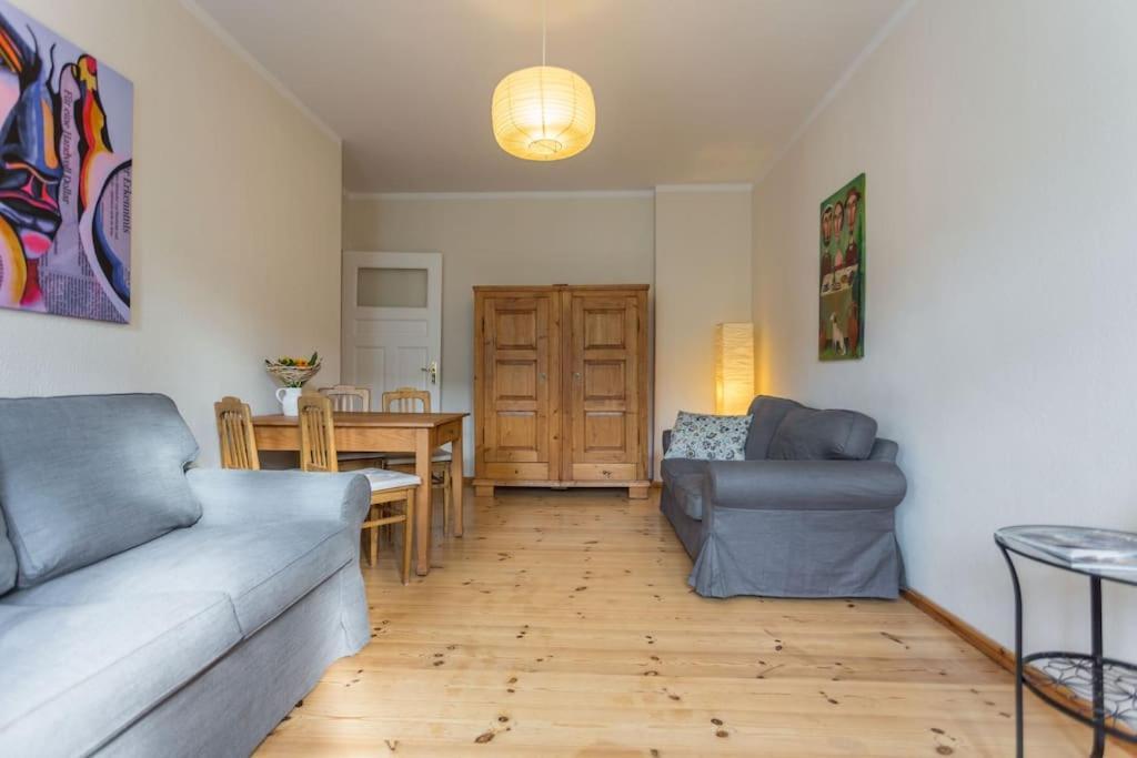 Zentrale Altbauwohnung Im Helmholtzkiez Берлин Экстерьер фото