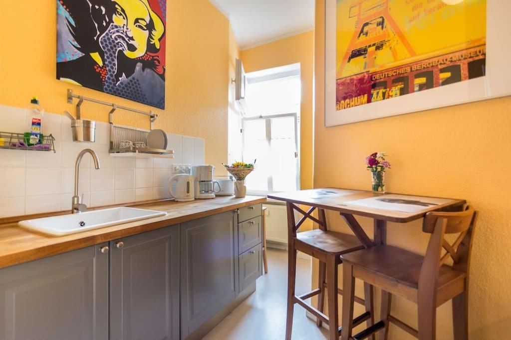 Zentrale Altbauwohnung Im Helmholtzkiez Берлин Экстерьер фото