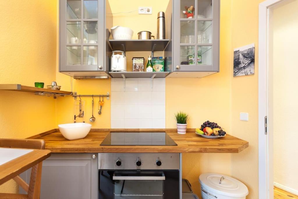 Zentrale Altbauwohnung Im Helmholtzkiez Берлин Экстерьер фото
